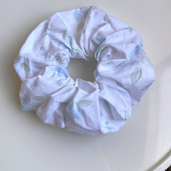 EMI JAY Floral Flower Print Scrunchie Set of 2 - Picture 6 of 9